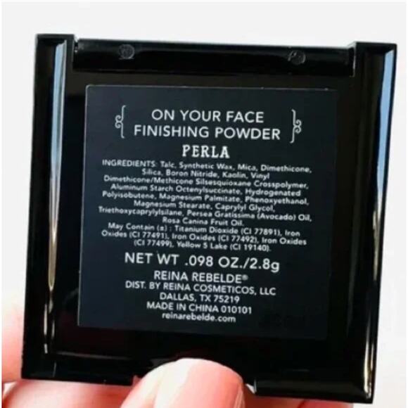 Reina Rebelde On Your Face Finishing Powder in Perla Deluxe Travel Size - Picture 3 of 5